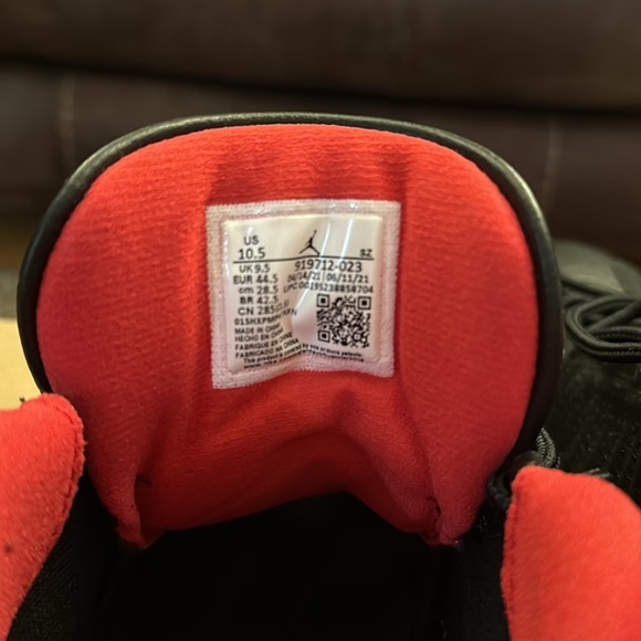 AIR JORDAN 11 RETRO LOW - Picture 6 of 9